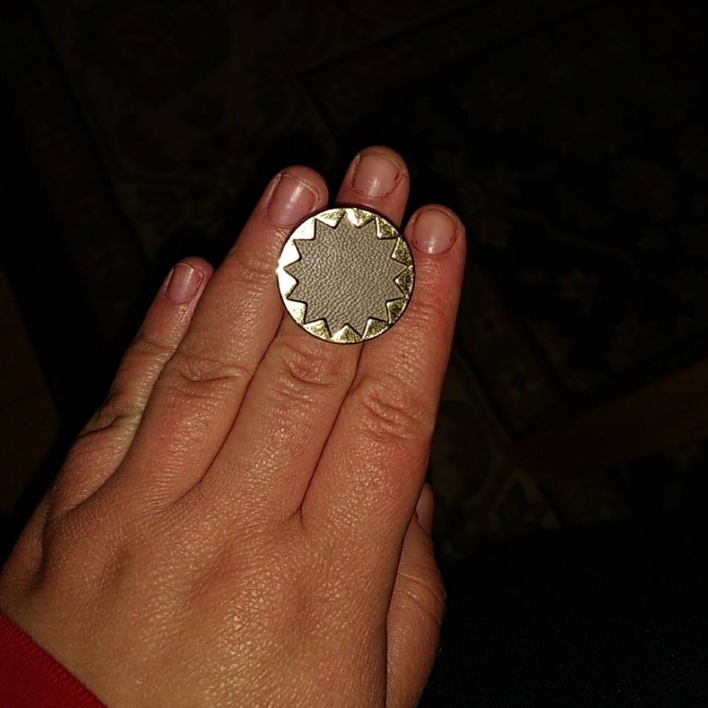 House of harlow sunburst ring size 8